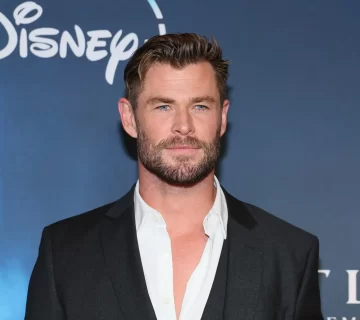 Chris Hemsworth 44 360x320